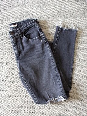 721 Levi’s Black Distressed Skinny Jeans
